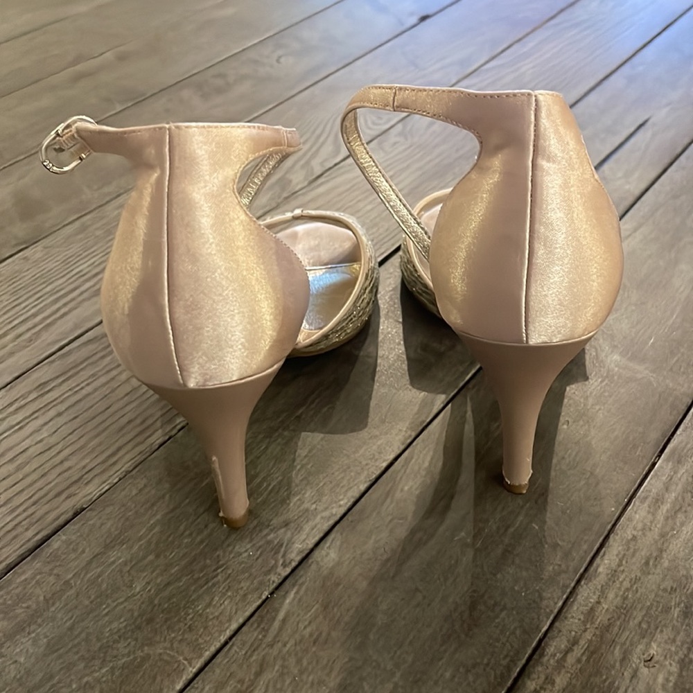 Adrianna Papell Gold Heels - Picture 3 of 7